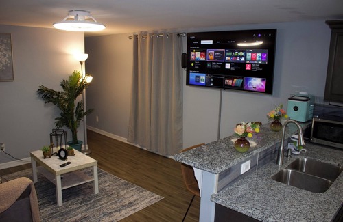 Pasadena House | LBD Heaven’s Inn is a private & comfortable place 10 miles from Downtown Houston