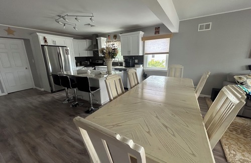 North Beach House | LBI 4-bedroom house with WiFi, Jacuzzi, on a beautiful block. 3 full kitchens!