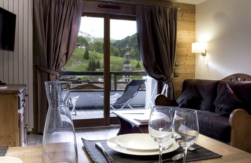 La Clusaz Apartment | LCZ - Charmant T3 spa aux pieds des pistes, 4*