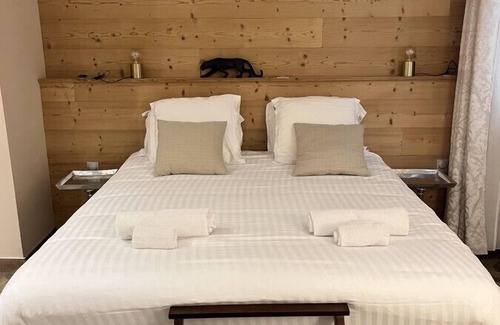Langeac Hotel | Le 19 - Patio Room 34m2 | Historic Center | Air Conditioning