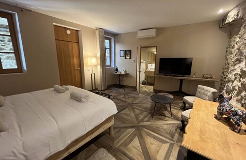 Langeac Hotel | Le 19 - Patio Room 34m2 | Historic Center | Air Conditioning