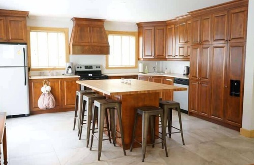 Saint-Philemon Ski Chalet | Le 4 saisons | Spa and Billards
