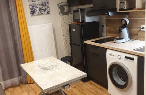 Bernex Apartment | Le 67-skiing and hiking -clothes washer-dryer-parking.