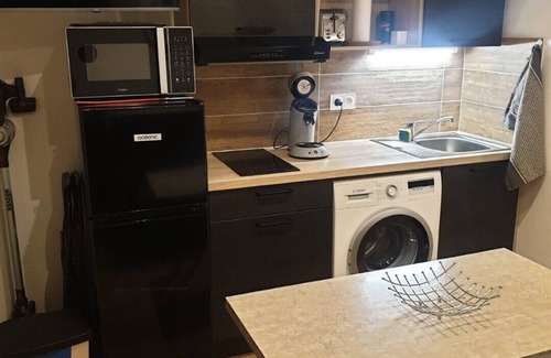 Bernex Apartment | Le 67-skiing and hiking -clothes washer-dryer-parking.
