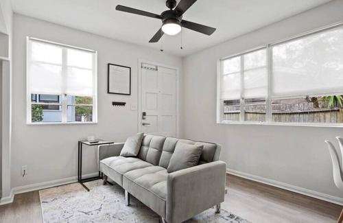 Avondale House | Le Avondale: Clean & Cozy 1 BDR