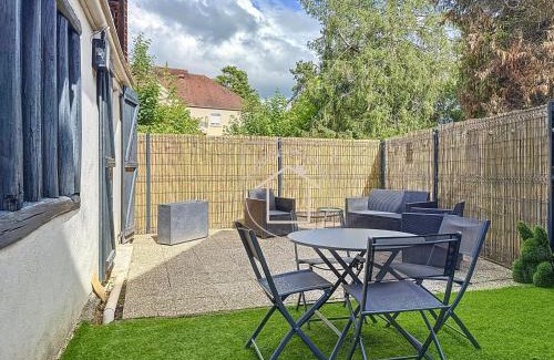 Dourdan House | Le Balcon des Rois