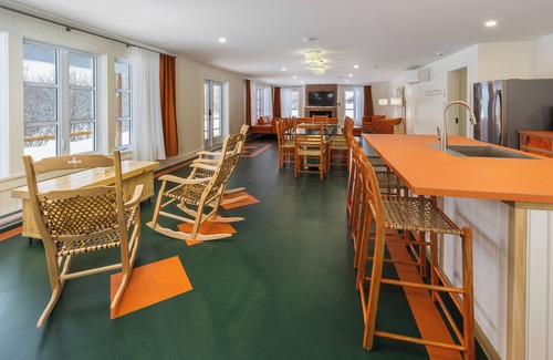 Mauricie House | Le Baluchon Eco-Retreat | 6 Queens + 1 King | Saint-Paulin Getaway