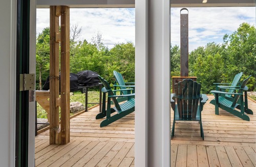 Mauricie House | Le Baluchon Eco-Retreat | 6 Queens + 1 King | Saint-Paulin Getaway
