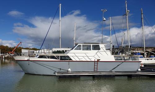 Bassins a Flot Boat Rental | Le Bateau Ivre