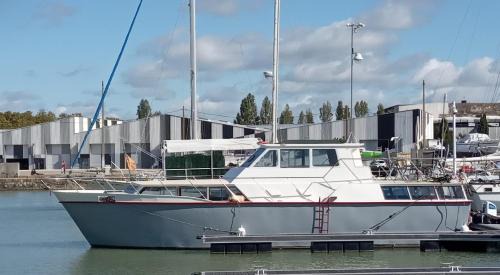 Bassins a Flot Boat Rental | Le Bateau Ivre