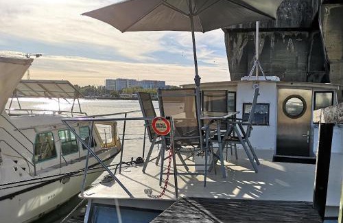 Bassins a Flot Boat Rental | Le Bateau Ivre
