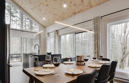 Pont-Rouge Ski Chalet | Le Baumier | Relaxation Luxury | Private spa and forest view