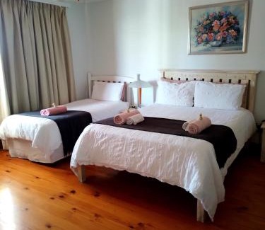 Gordons Bay Central Cabin | Le Bay Lodge
