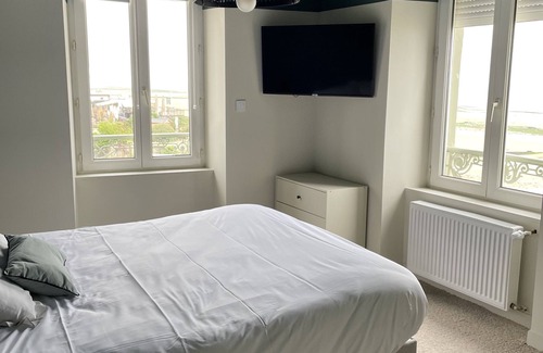 Luc-sur-Mer Hotel | Le Beau Rivage