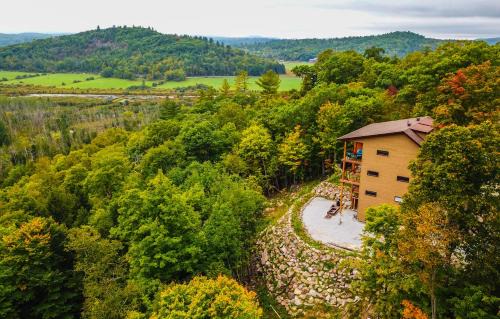 Les Collines-de-l'Outaouais Regional County Municipality Bed & Breakfast | Le Bellevue Modern Lodge