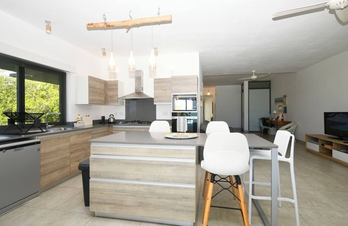 Saint Felix Apartment | Le Bergamote apartment with pool on an infinity beach