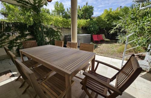 Angouleme Apartment | Le Bienheureux, le calme en ville et jardin