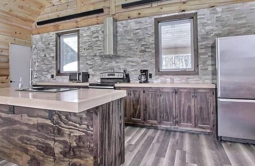 Saint-Philemon Ski Chalet | Le Billot- Rustic Chalet with Spa