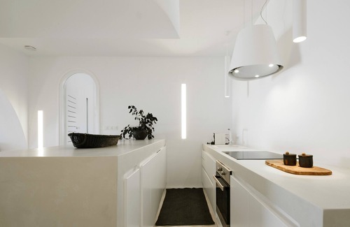 Messaria House | Le Blanc Nest Santorini is a Family/Couples friendly villa with a swimming pool