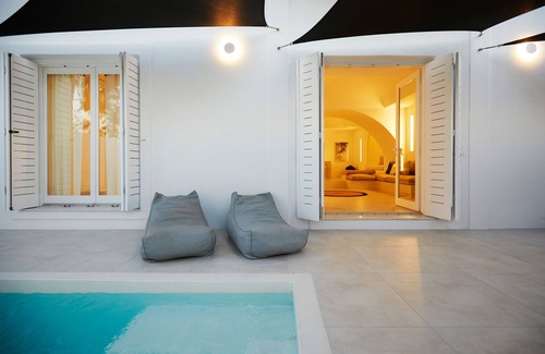 Messaria House | Le Blanc Nest Santorini is a Family/Couples friendly villa with a swimming pool