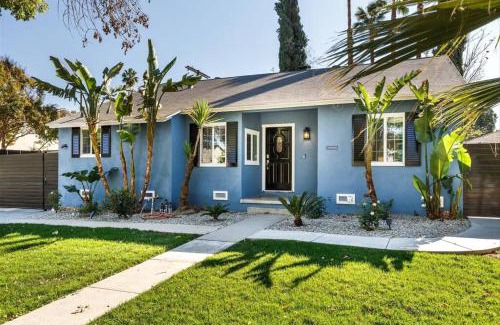 Canoga Park House | Le Bleu House - Newly Designed 3BR HOUSE & POOL by Topanga