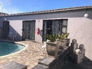 Bluewater Bay House | Le Blue Guesthouse