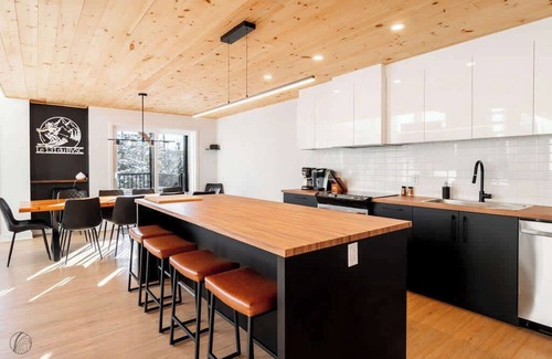 Saint Come Ski Chalet | Le Boisé | hot tub | pool table | Dogfriendly
