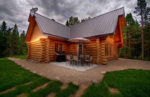 Saint-Tite-des-Caps Ski Chalet | LE BOIS RON DES RUISSEAUX