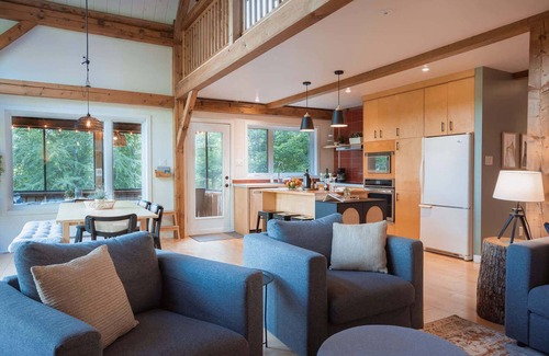 Mauricie House | Le Bon Vingt - Nature, River & Tranquility