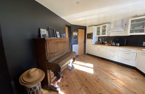 Lachapelle-Auzac House | Le Bouyssonnet, home with large fenced garden and private swimming pool