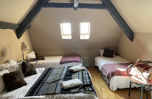 Saint-Urcize House | Le buron est équipée de 4 chambres dont une familiale à l’étage