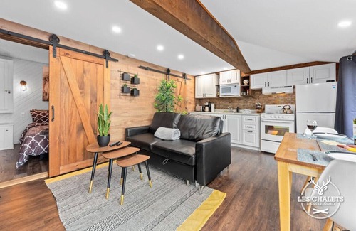 Sainte-Lucie-des-Laurentides Ski Chalet | Le1613 - Bord de L'eau - Les Chalets Dans le Nord