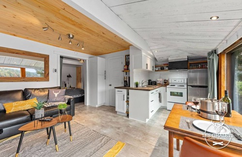 Sainte-Lucie-des-Laurentides Ski Chalet | Le1615 - Lake, Private dock- Cottages in the north