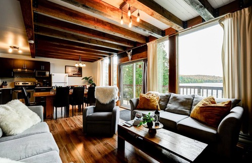 Sainte-Lucie-des-Laurentides House | Le Château : Waterfront, Beach, BBQ