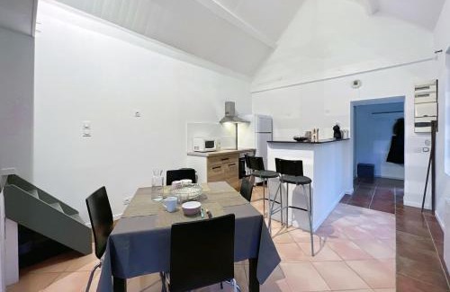 Saint-Clement House | Le Calmette-Maison avec bel espace de vie en duplex- Climatisation- WIFI- terrain de pétanque-