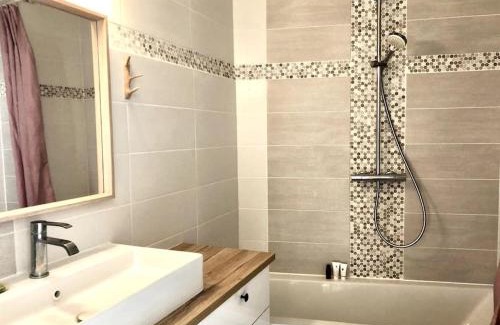 9th Arrondissement Apartment | Le Canut de St Just