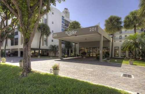 Sunny Isles Beach Condo | Le Cartier 207 (STR-02440)