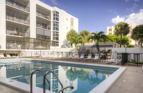 Sunny Isles Beach Condo | Le Cartier 207 (STR-02440)