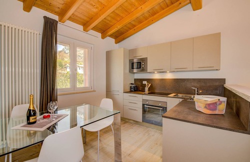 Pulciano Villa | Le Casette - Gargnà with pool and lake view