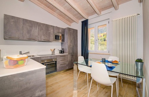 Pulciano Villa | Le Casette - Leccino with lake view, pool and private Jacuzzi