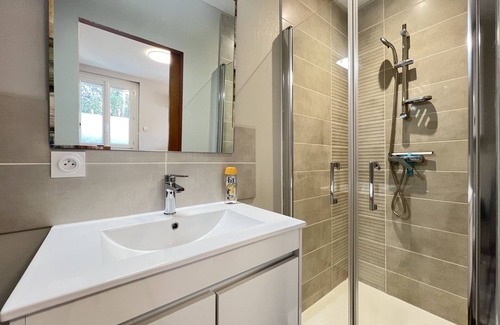 Arenes Romaines - Saint-Martin-du-Touch Apartment | Le Catalan - Cozy Studio, air-conditioned with Parking