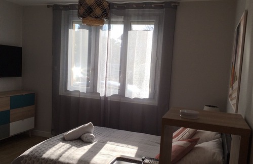 Arenes Romaines - Saint-Martin-du-Touch Apartment | Le Catalan - Studio climatisé avec parking privé