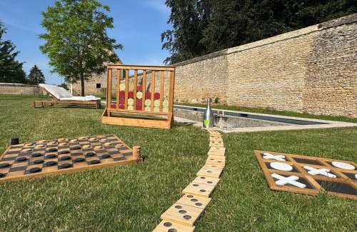 Vendeuvre Villa | Le château de Grisy -13p et sa Ferme -9p, Piscine
