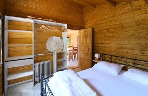 Chenac-Saint-Seurin-d'Uzet House | Le Chalet des Vignes - chalet 5p avec piscine