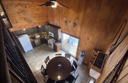 Mauricie Ski Chalet | Le Chalet des Amis du Monde Charming cottage in the heart of nature.