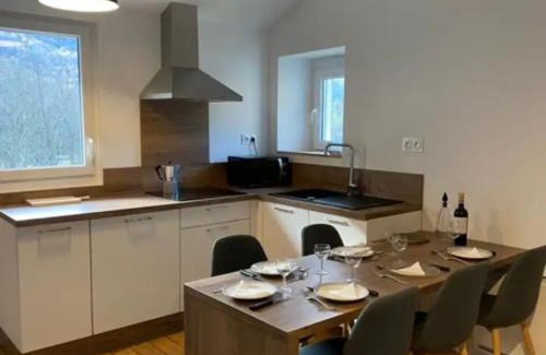 Savignac-les-Ormeaux Apartment | Le Chalet - Appartement 5 personnes avec parking