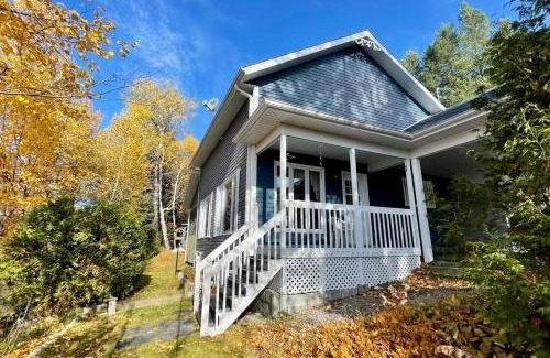 Saint-David-de-Falardeau Ski Chalet | Le Chalet Bleu, aux pieds des Monts-Valin