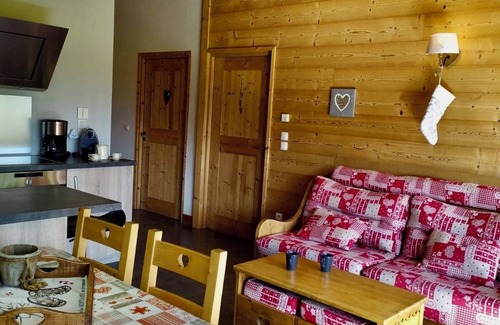 Taninges Apartment | LE CHALET DU PIC :PRIVATE SPA.mountain views and Mt Blanc.near Les Gets and Samoens.