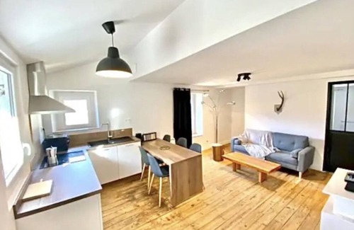 Savignac-les-Ormeaux Apartment | Le chalet - 5-person apartment with parking