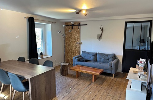 Savignac-les-Ormeaux Apartment | Le chalet - 5-person apartment with parking